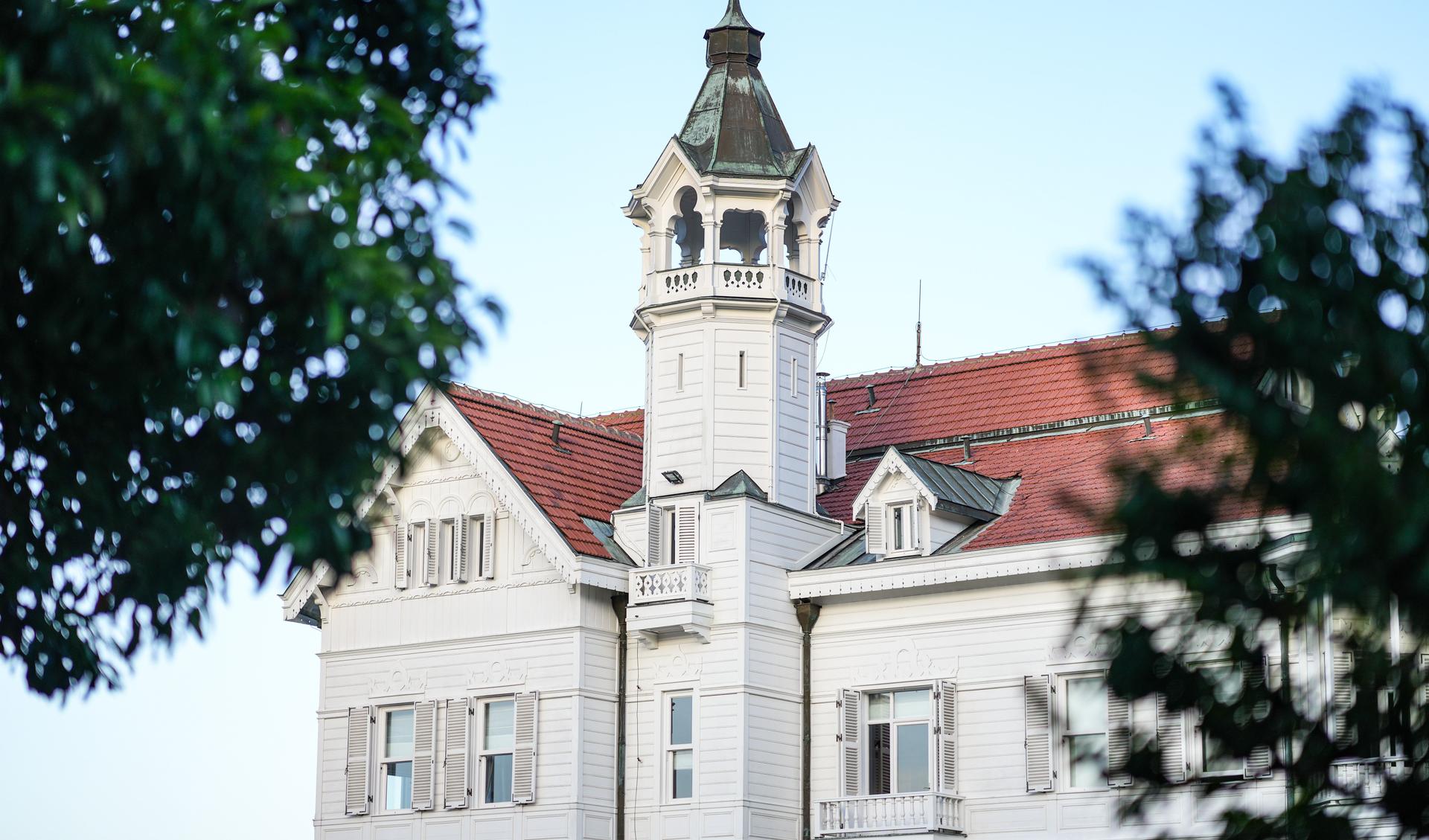 A picture of the old building of the the Academy