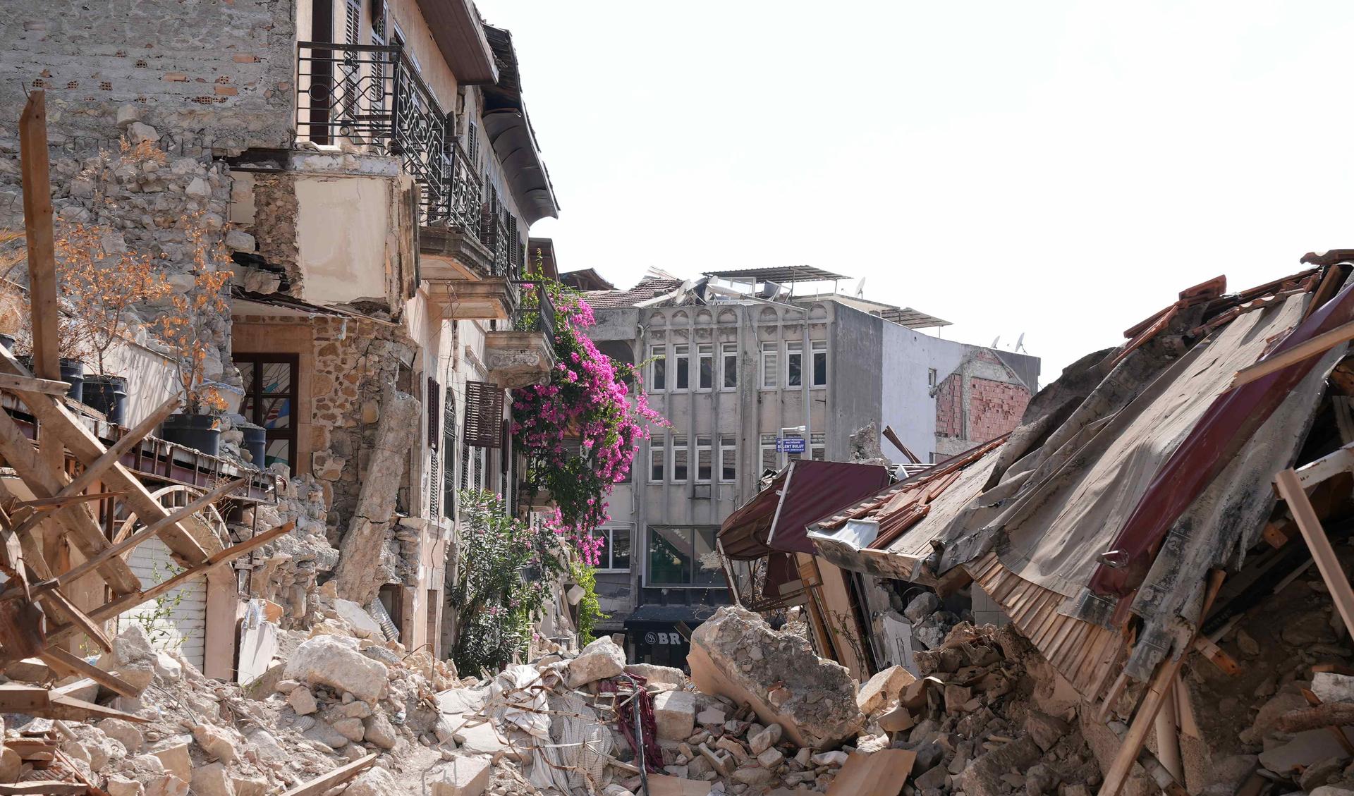 Streets of Antakya after the earthquake. Everywhere is rubble.