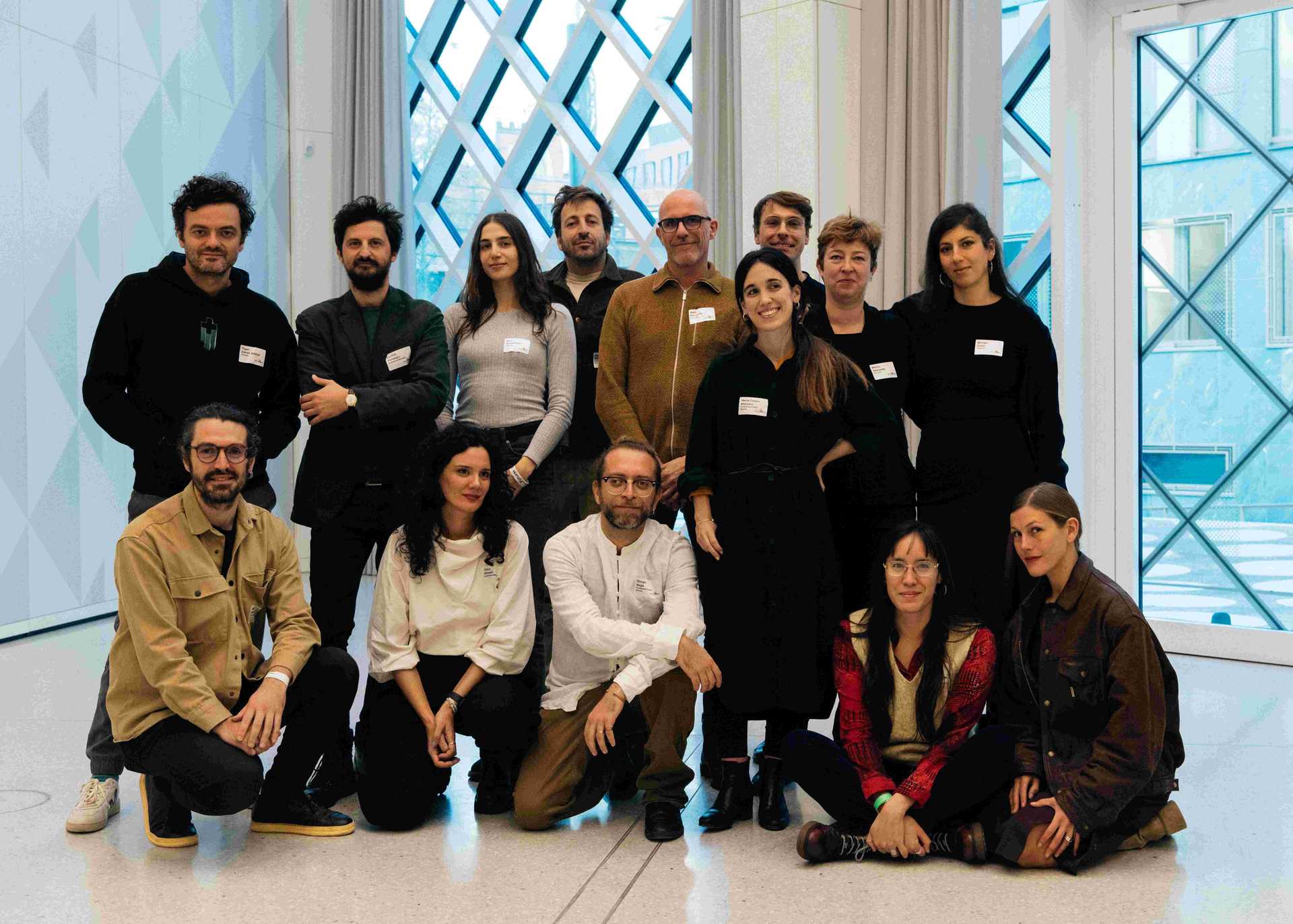 A group picture of the Allianz Foundation Hubs teams members. Some are standing in the back and others are kneeing in the fron